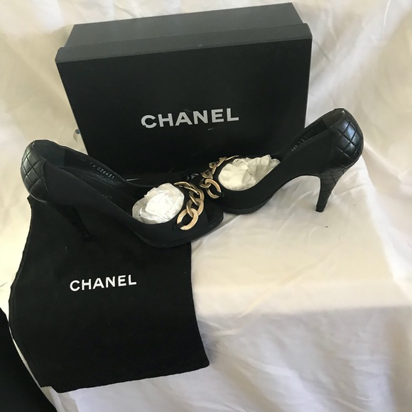 Chanel 31/2”heelBlack quilted lather size6(36) - Picture 8 of 8